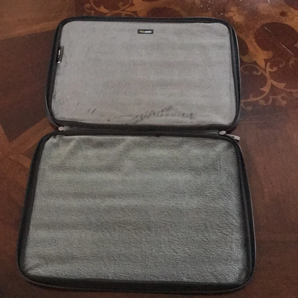 Solo Laptop IPAD PRO Bond Sleeve Black 17.3